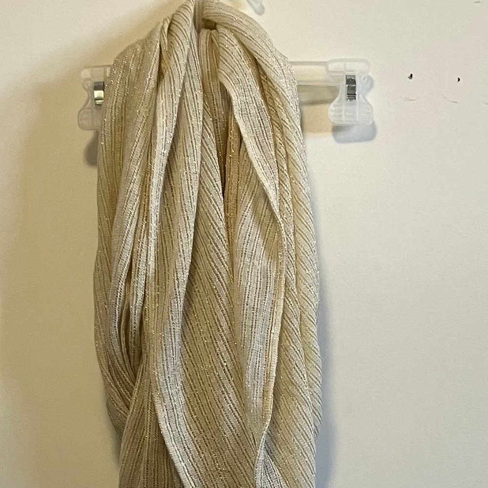 NWOT 3 ft infinity scarf  in gold and cream